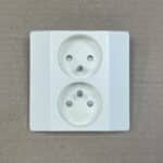 2-osainen maadoittamaton uppoasenteinen pistorasian kansi 13199 - purkukolmio.fi