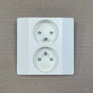 2-osainen maadoittamaton uppoasenteinen pistorasian kansi 13199 - purkukolmio.fi