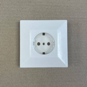 1-osainen maadoitettu uppoasenteinen pistorasian kansi 23246 - purkukolmio.fi