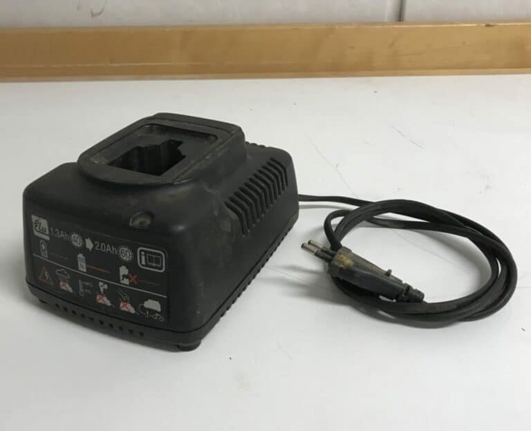 Elu EZAL 20T akkulaturi TYPE 1 8.0-20VDC