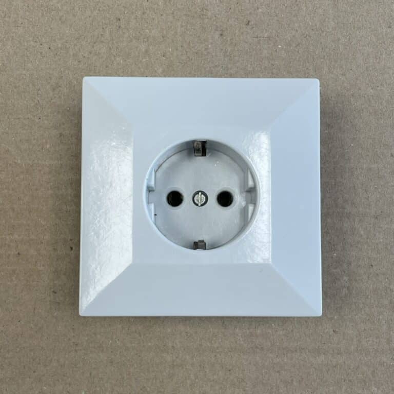 1-osainen maadoitettu uppoasenteinen pistorasia 23246 - purkukolmio.fi