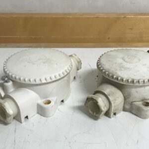 Vanha 3-piippuinen kosteantilan pintajakorasia