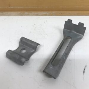 Tasoritilän kiinnikepari