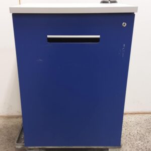 Lukittava kaappi 82x59,5x47 cm palautuslokerolla