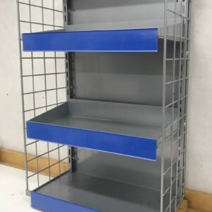 Harmaa metallinen seinähyllykkö 60*40 cm