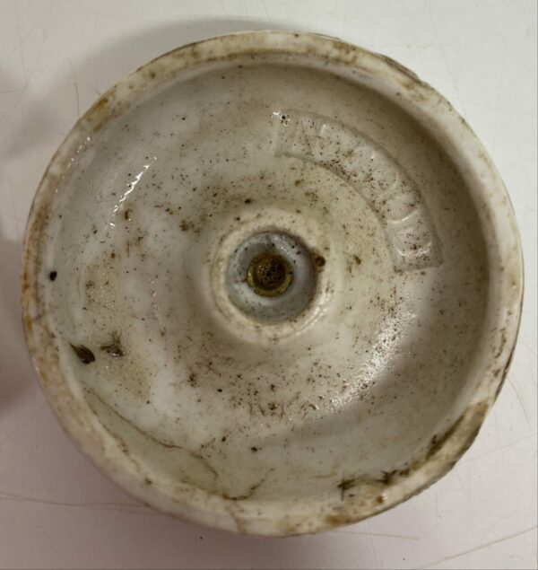 Vanha pyöreä pintajakorasia porsliinia halkaisija 5,5 cm