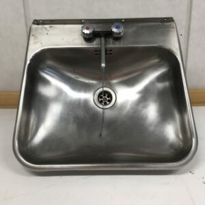 Asuntovaunun pieni pesuallas hanoilla 43*39 cm