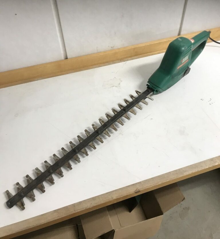 Pensasleikkuri Black & Decker GT 530