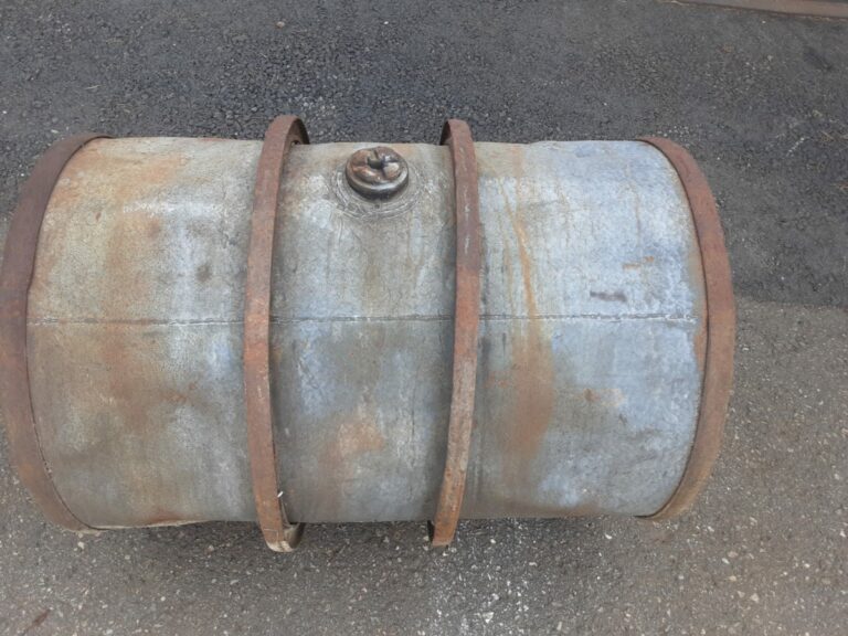 Vanha petroolitynnyri Standard