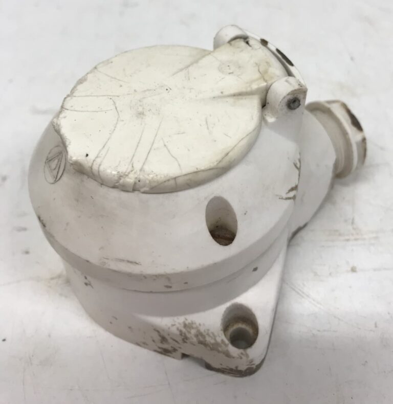 Kosteantilan pinnallinen maadoitettu pintapistorasia