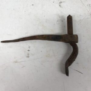 Vanhanajan karminpuoleinen taottu saranarauta