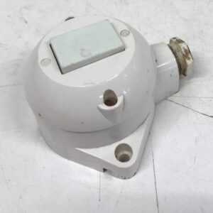 Vanha kosteantilan valaistuksen painonappi 0599 merkkilampulla