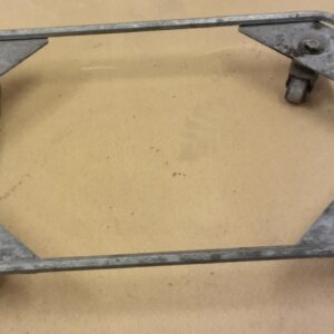 Laatikon kuljetusteline kääntyvillä pyörillä. Telineeseen mahtuu laatikko 28×42 cm