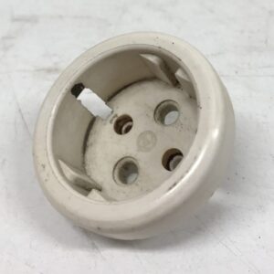 Maadoitetun pistorasian keskiö 0361 valkoinen