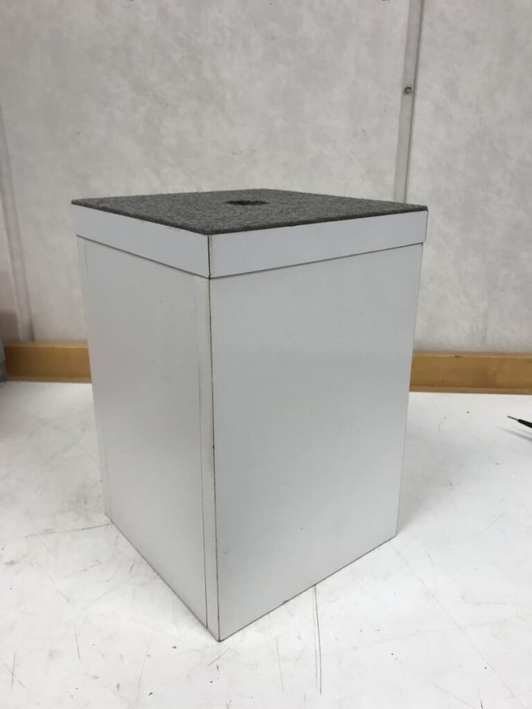 Kukkapurkin valkoinen lattiateline 30 cm