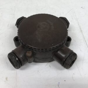 Vanha ruskea 4 - piippuinen kosteantilan pintajakorasia 188 ja M 281/3