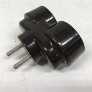 Vanha maadoittamaton pistorasian haaroitin ruskea