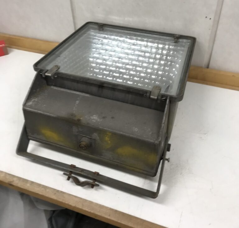 Alumiinirunkoinen valonheitin IDMAN P3 - 30