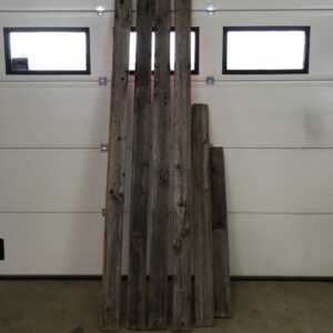 Vanhaa harmaata lautaa n. 12,5 cm leveää