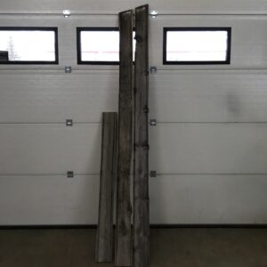 Vanhaa harmaata vajaakantti lautaa n. 14 cm leveää