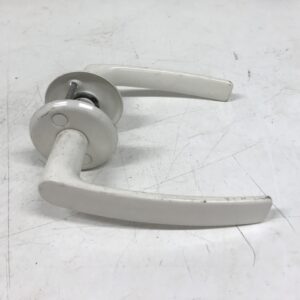 Välioven valkoinen painikepari