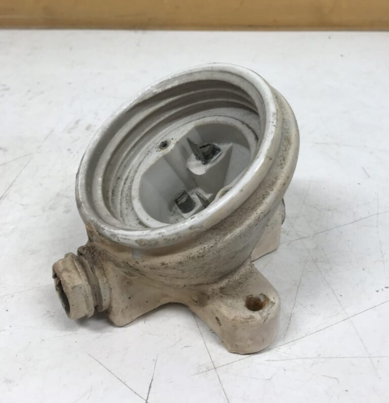 Valaisimen kallistettu pinnallinen porsliinipohja