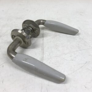 Oven harmaa painikepari heloilla