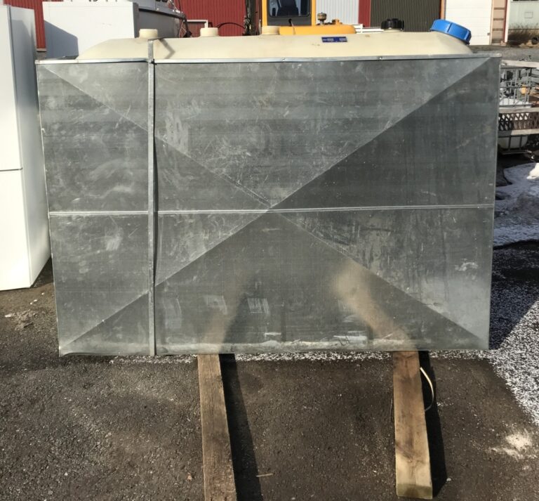 öljysäiliö 2,0 m3 turva-altaalla