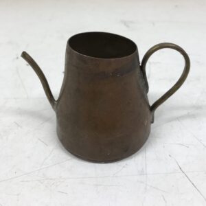 kuparinen öljykannu korkeus 6,5 cm