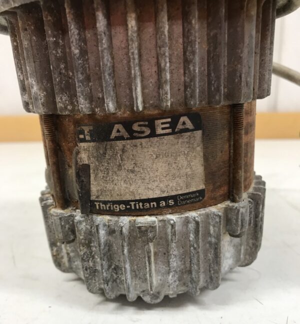 Öljypolttimen puhallinmoottori ASEA