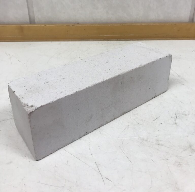 Kahi väliseinätiili 285 * 85 * 85 mm
