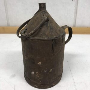 Vanha ruosteinen kannu