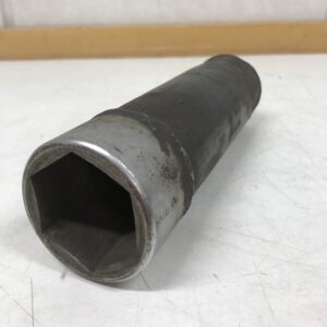 Omavalmiste hylsyavain mutterille M46