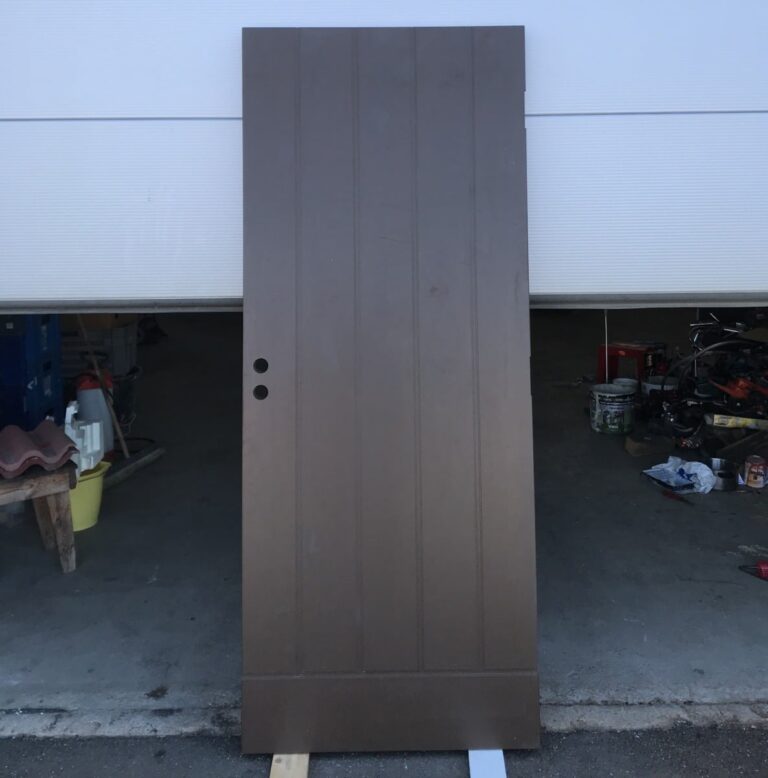 Skaala ulko-ovi oikeakätinen 82,5 * 203,5 cm