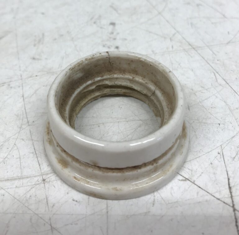 Tulppavarokkeen posliinikaulus