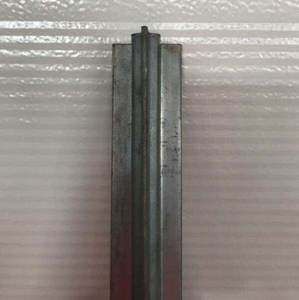 Metallihyllykön pystytolppa 165 cm