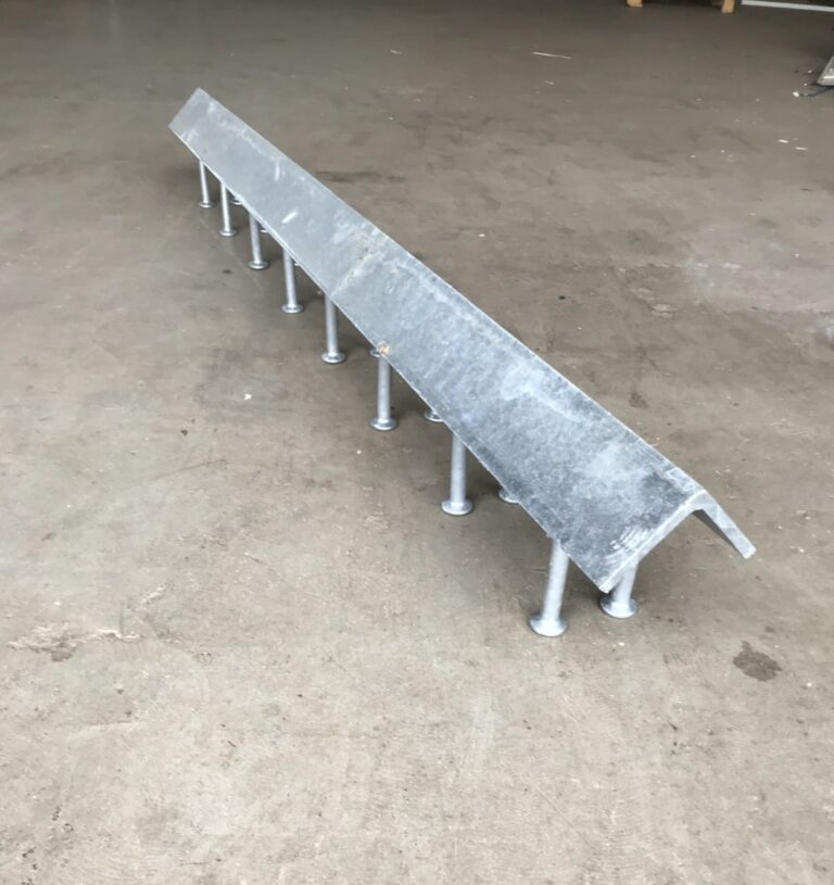 Valupalkki kynnyksen reunaan 100 mm * 100 mm pituus 1645 mm