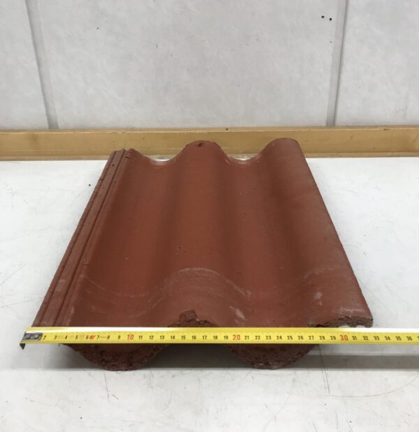 Ormax kattotiili punainen 42x33 cm profiili 6,8 cm reunavikainen