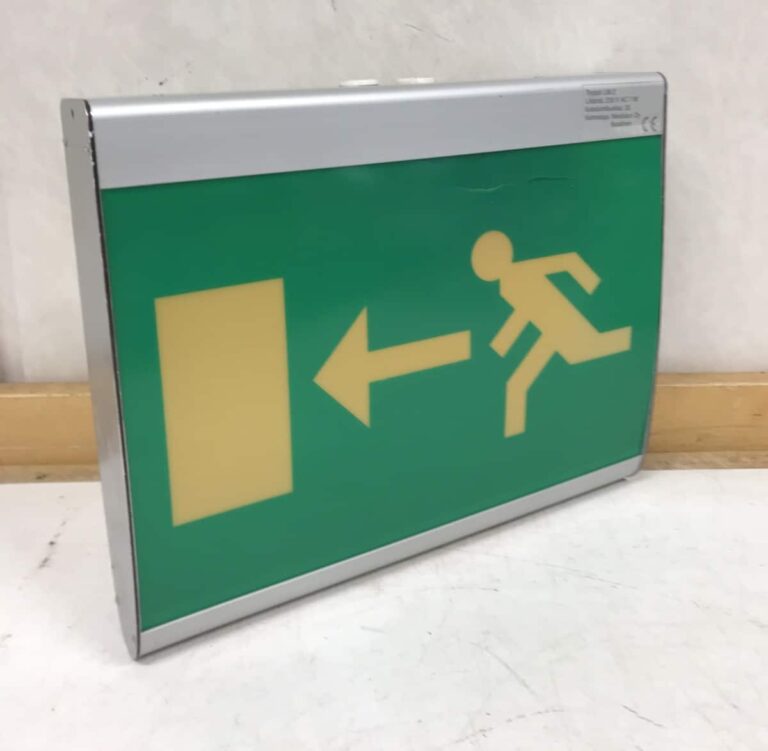 Hätäuloskäynnin opasvalo - Purkukolmio.fi