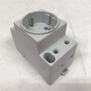 Pistorasia Schneider Electric VDE 0620 - Purkukolmio.fi