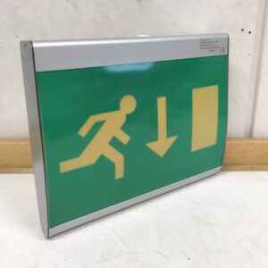 Hätäuloskäynnin opasvalo - Purkukolmio.fi