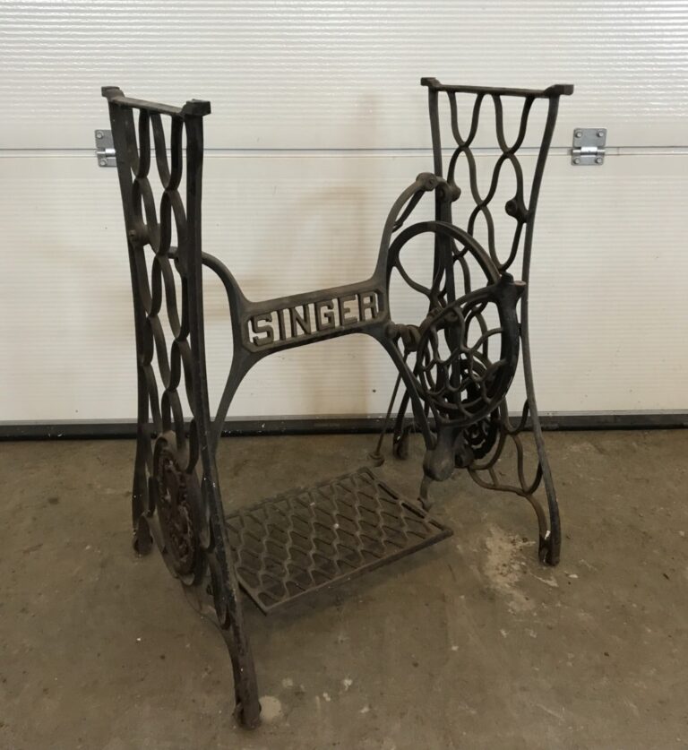 Poljettavan Singer ompelukoneen runko - Purkukolmio.fi