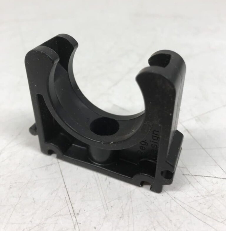 Muovinen putkenpidin 32 mm