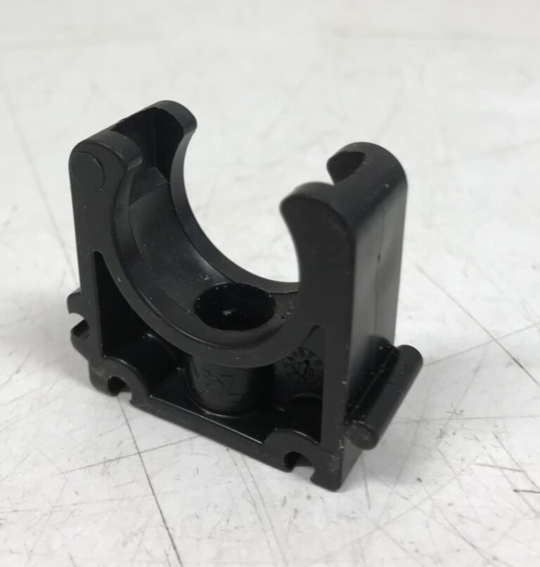 Muovinen putkenpidin 25 mm