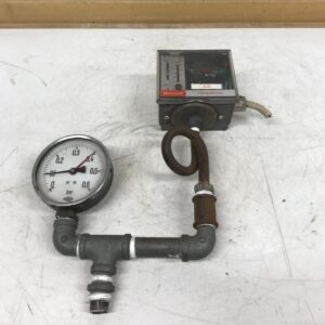 Putkisto painemittarilla ja Honeywell paine-erokytkimellä - Purkukolmio.fi