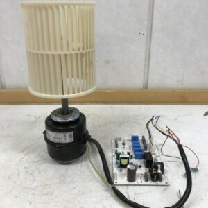 Gree autoilmastointilaitteen puhallinmoottori siivistöllä ja piirikortti - Purkukolmio.fi