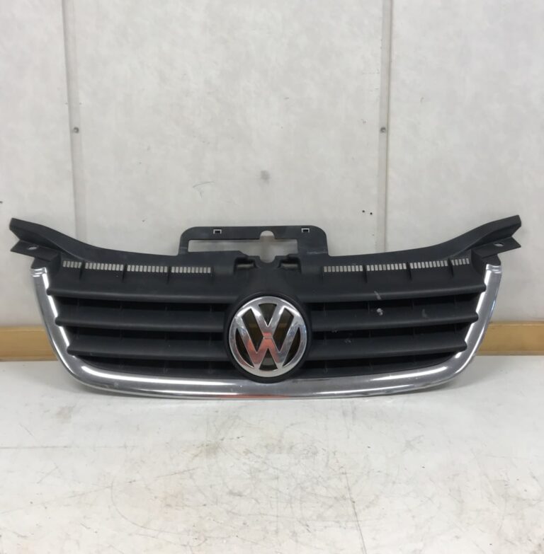 VW Polo 1.2 vm 2003 etusäleikkö - Purkukolmio.fi