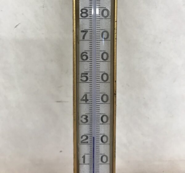 Lasiputkilämpömittari -10 – 130°C mesinkitaskulla 1/2″ ja messinkisuojalla - Purkukolmio.fi