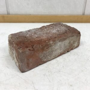 Käsinlyöty tiili - Purkukolmio.fi