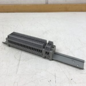 Riviliittimiä Entrelec 4 mm2 kiskossa - Purkukolmio.fi